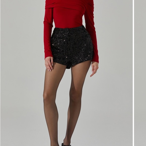 NWT ASTR the label Everette sequin shorts - Picture 4 of 8